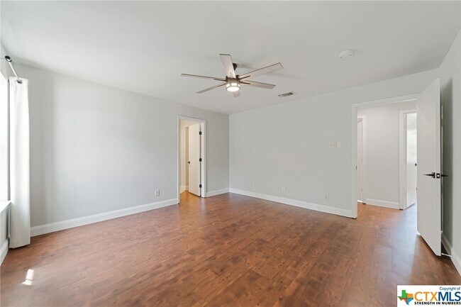 Building Photo - 1310 Scenic View Dr