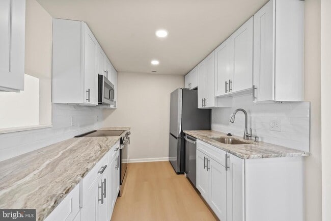 Building Photo - 2520 Linwood Ln