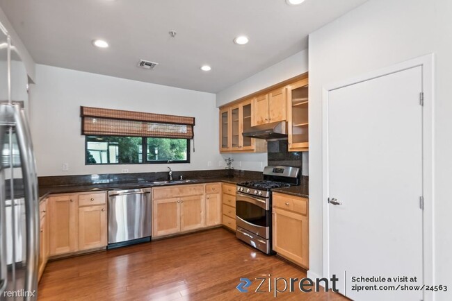 Building Photo - 3 br, 3.5 bath Condo - 501 Zephyr Drive, O...