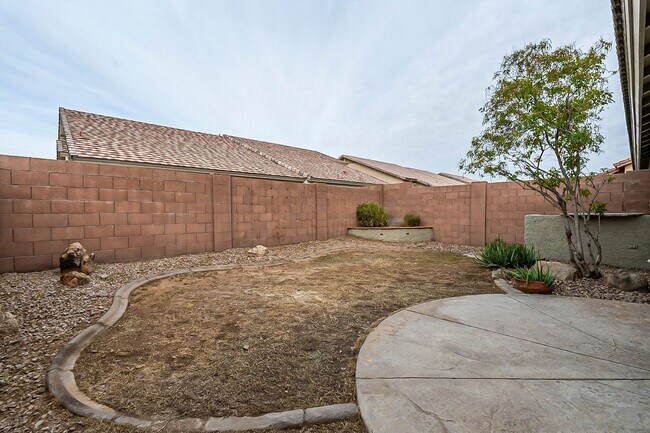Building Photo - Great home in gated community!