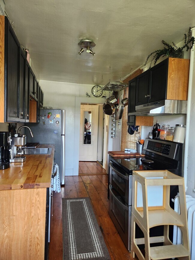 Building Photo - 25 Rombout Ave