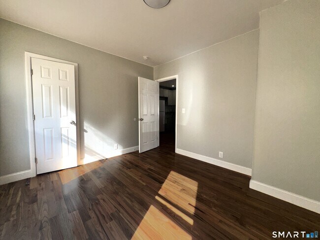 Building Photo - 105 Churchill St