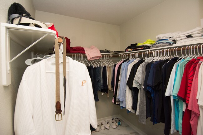 Building Photo - 16933 Scenic Knoll