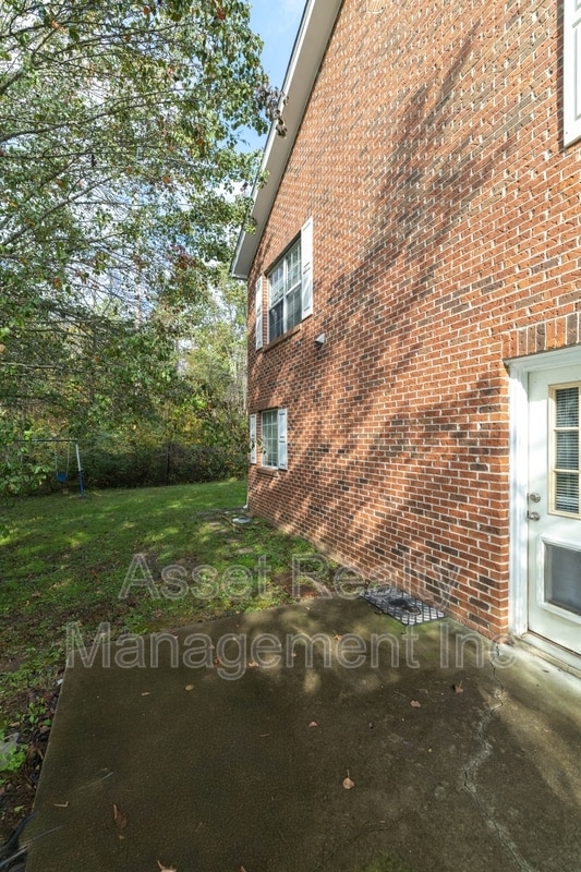 Building Photo - 203 Sweet Gum Lane