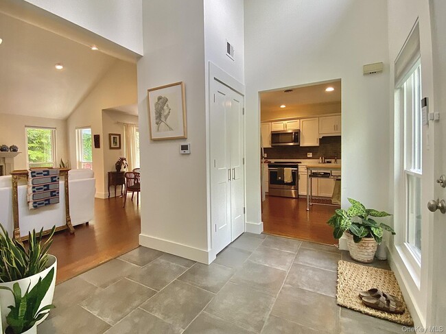 Building Photo - 21 North Loop