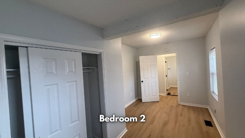 Building Photo - 907 S Cedar Ave