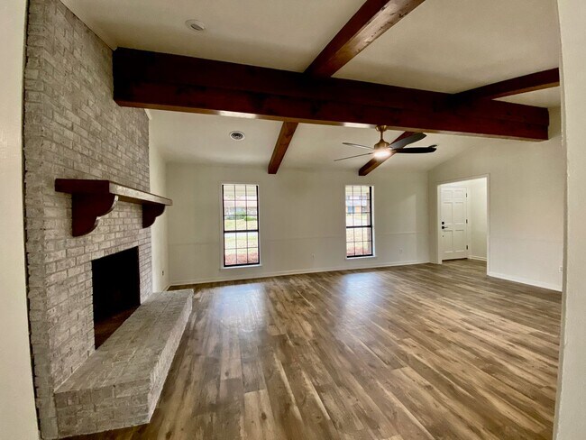 Building Photo - 2102 Fillmore Dr