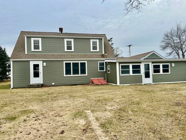 Building Photo - 365 N Bedford St