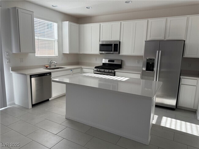 Building Photo - 10233 S Ullom Dr