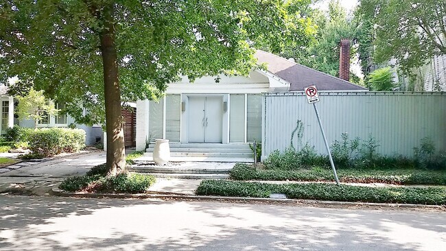 Primary Photo - 1209 Milford St