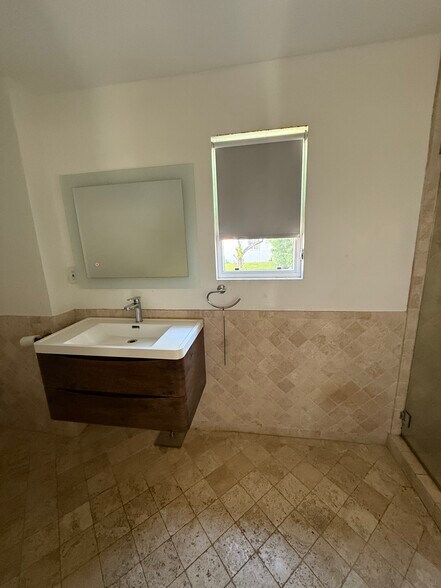 Bathroom - 1233 Hyperion Ave