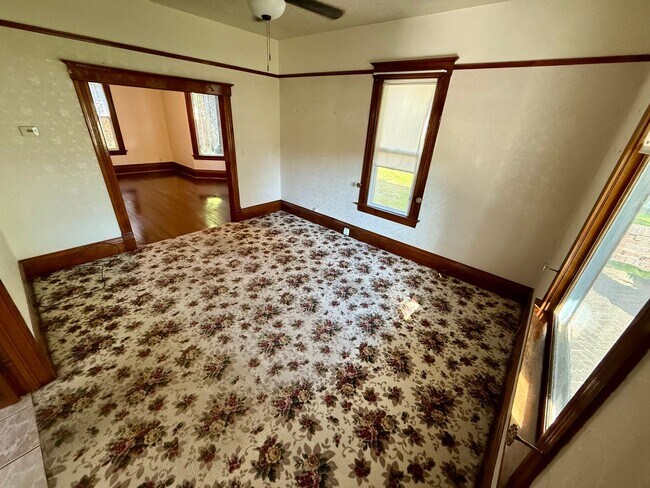 Building Photo - Victorian Charmer – 3 Bed, 1.75 Bath – Utilities Included!