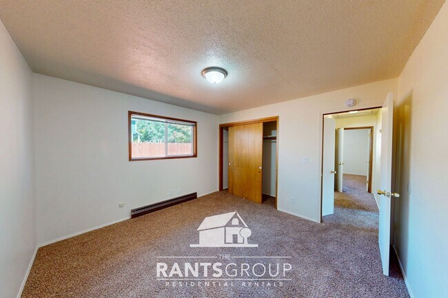 Building Photo - 806R