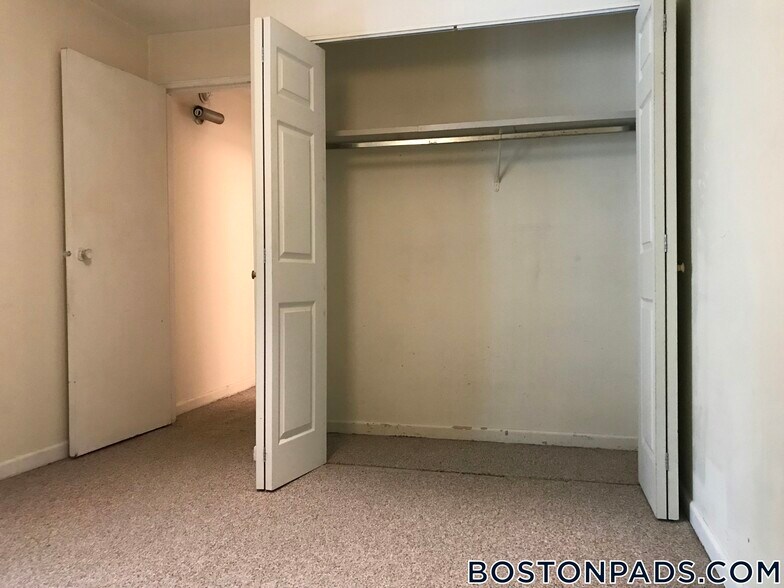 Building Photo - 144 Kenrick St