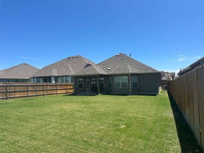 Building Photo - 311 Mangold Dr