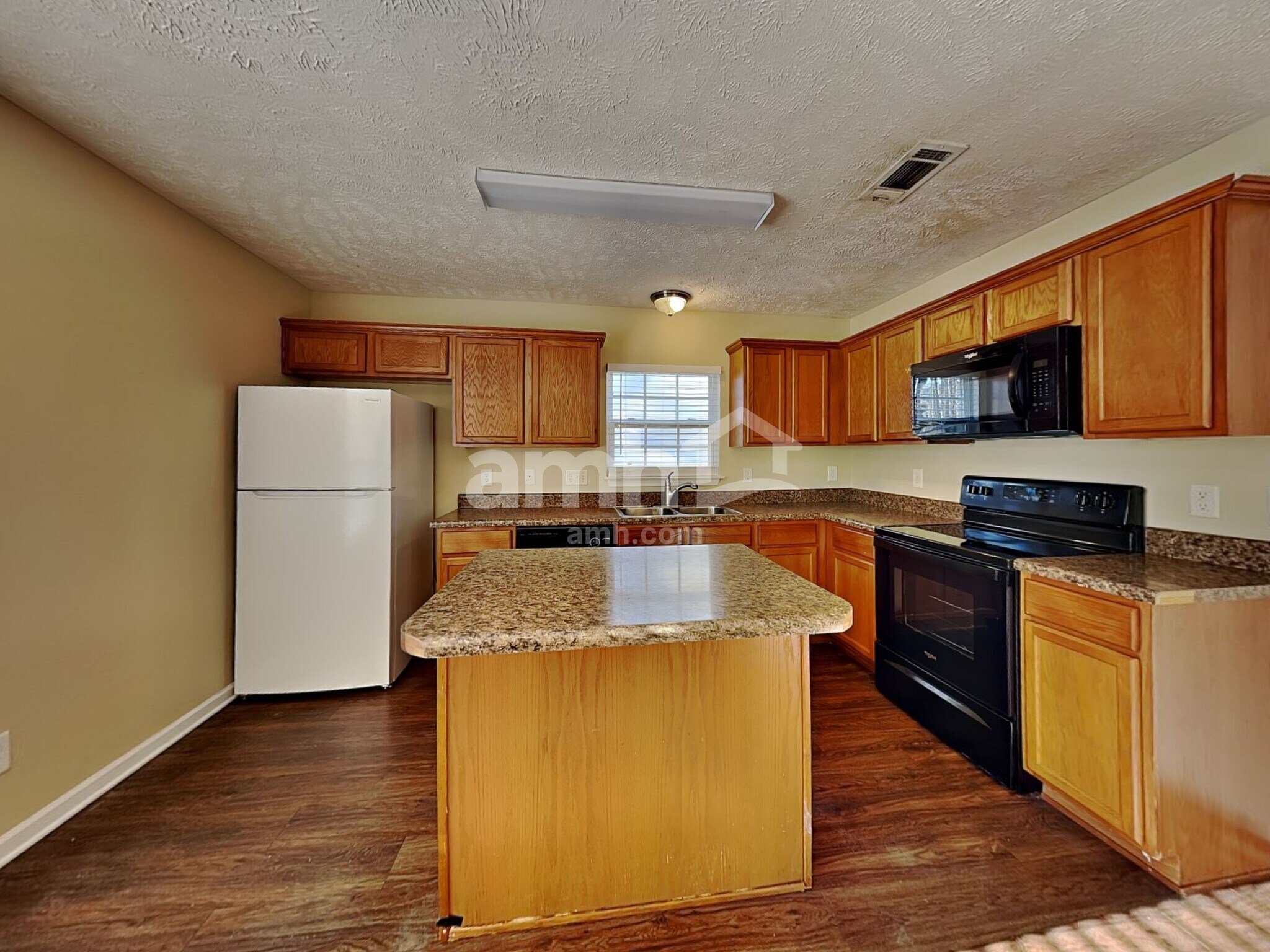 Building Photo - 1361 E Nir Shreibman