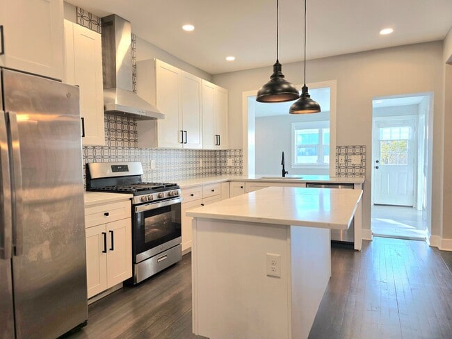 Building Photo - Gorgeous one of a kind 5 bedroom home fully updated