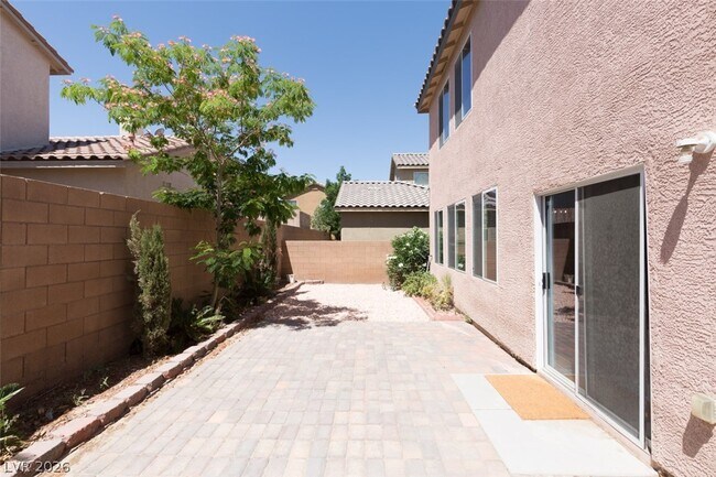 Building Photo - 3305 Umbria Gardens Ave