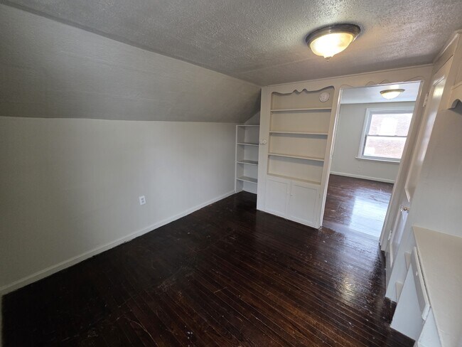 Building Photo - 16672 Lauder St