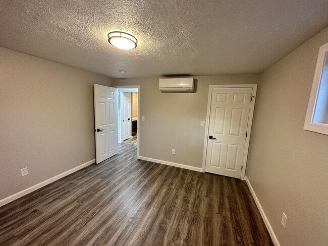 Building Photo - James Apt