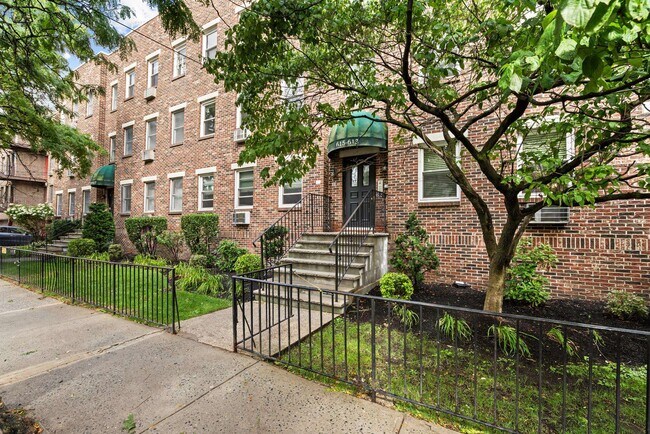 Building Photo - 613 Madison St