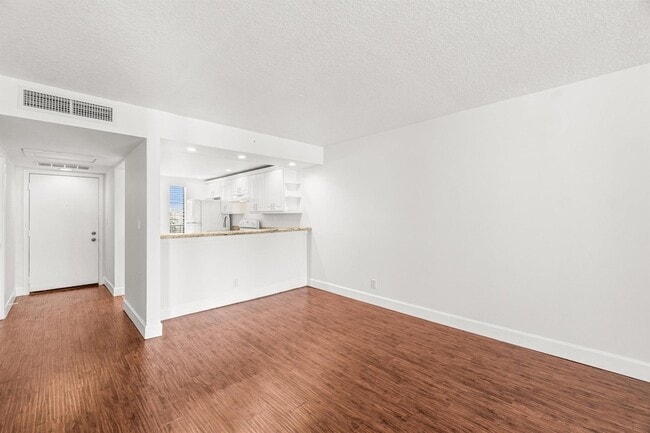 Building Photo - 15 Royal Palm Way