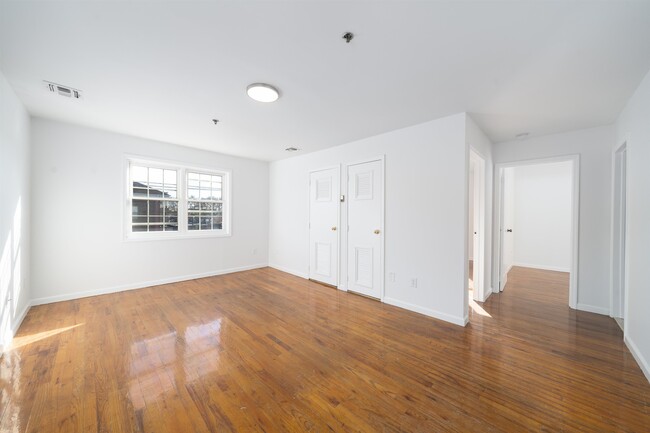 Building Photo - 524-526 4th St