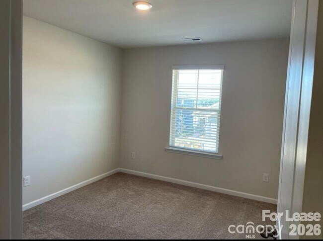 Building Photo - 3062 Weddington Pointe Dr