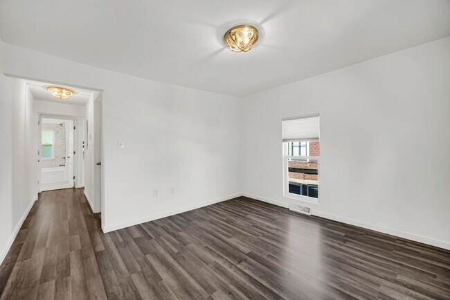 Building Photo - 204 Brown St