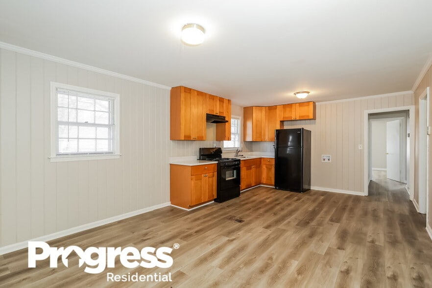 Building Photo - 3276 Elm St