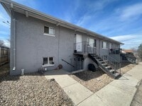 Building Photo - 2 Bed 1 Bath in East Denver Available NOW!