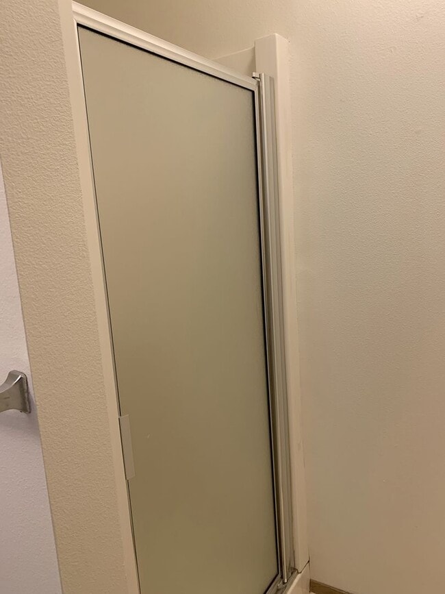 Building Photo - Four bedroom, two bath family home on quiet Beaverton street