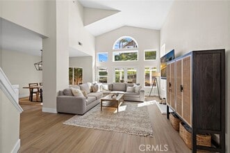 Building Photo - 7 Gema St