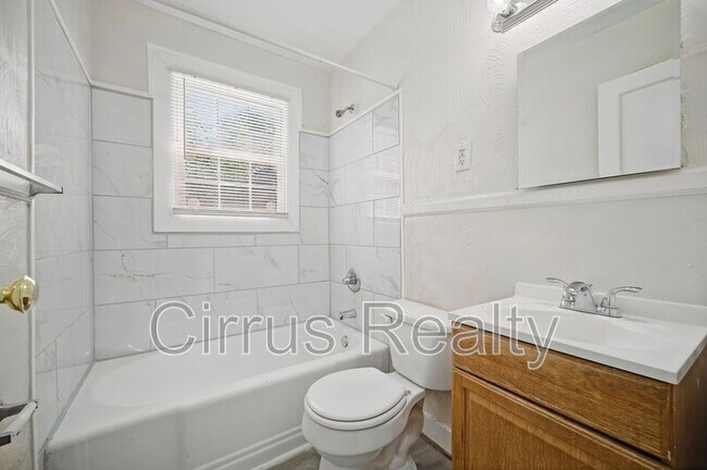 Building Photo - 428 Melville Rd