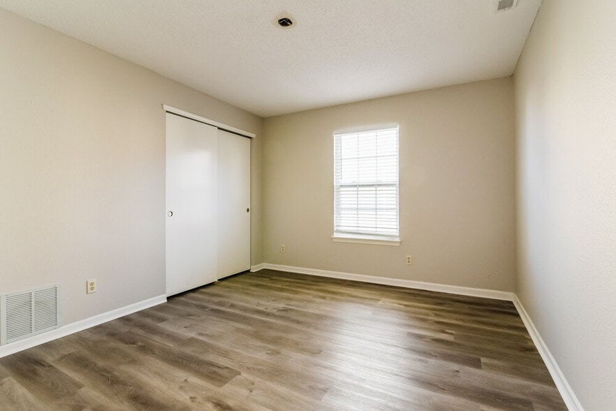 Building Photo - 2217 Westmere Dr
