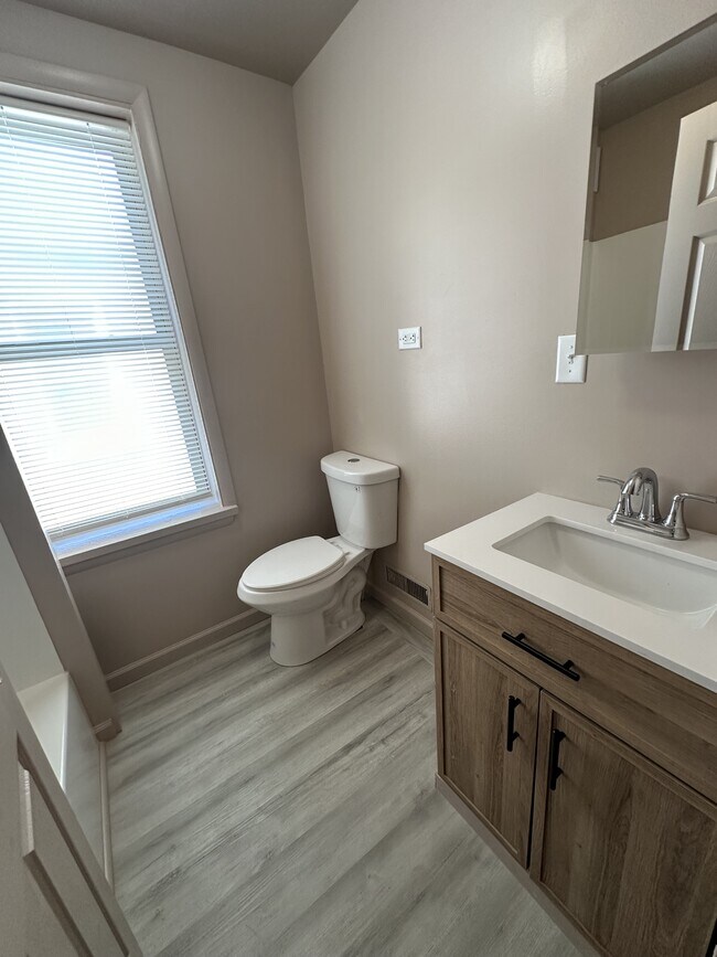 Building Photo - 356 Beaver St