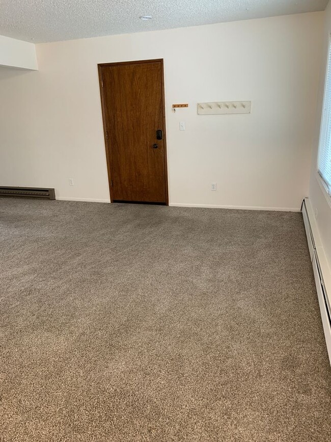 Building Photo - AVAILABLE NOW!! West side - 2 Bdrm, 1 Bath