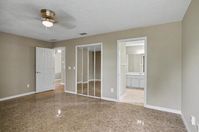 Building Photo - Charming Rental on Quiet Cul-de-Sac!