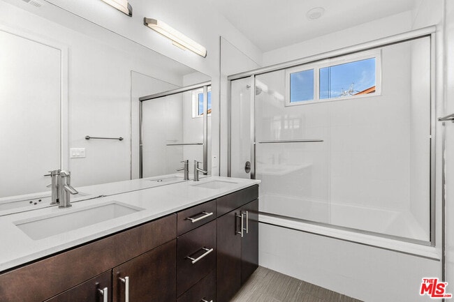 Building Photo - 2581 Arvia St