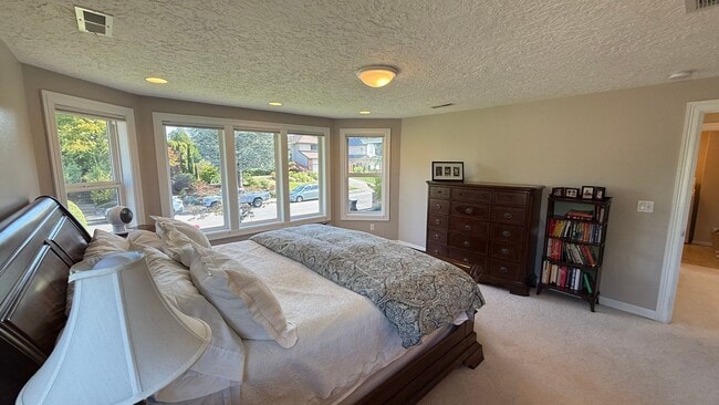 Building Photo - Pristine Single-Family Home in the Heart o...