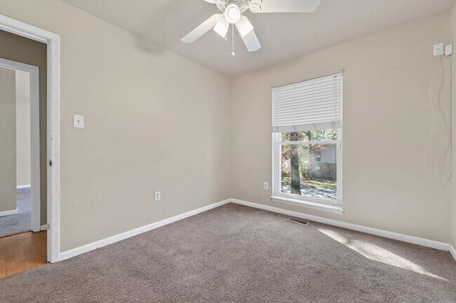 Building Photo - 79 Shoshoni Dr