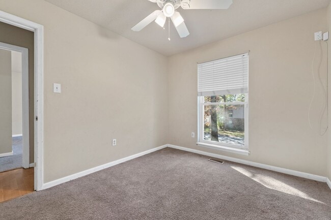 Building Photo - Indianhead Lakes Rental!