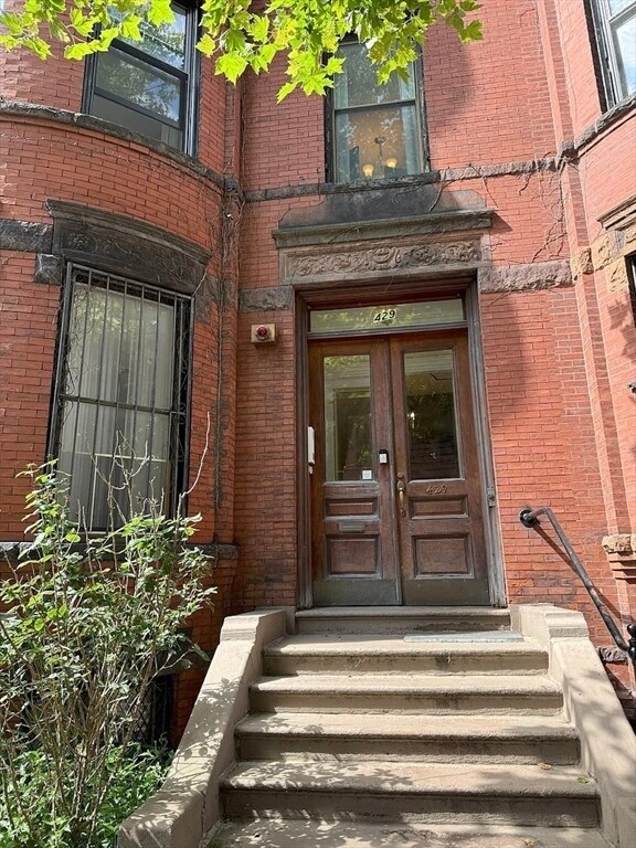 Building Photo - 429 Marlborough St