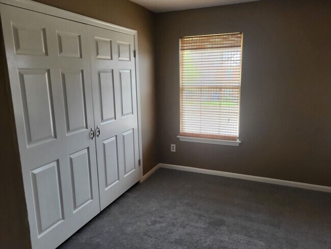 Building Photo - THALIA WAYSIDE TOWNHOMES