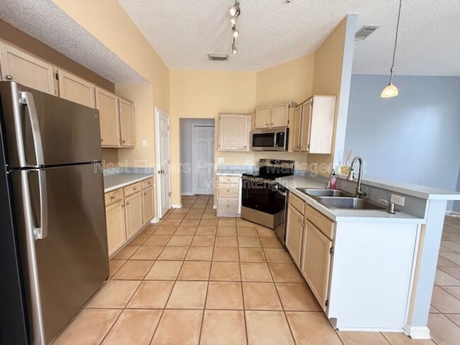 Building Photo - 12348 Casheros Cove Dr S