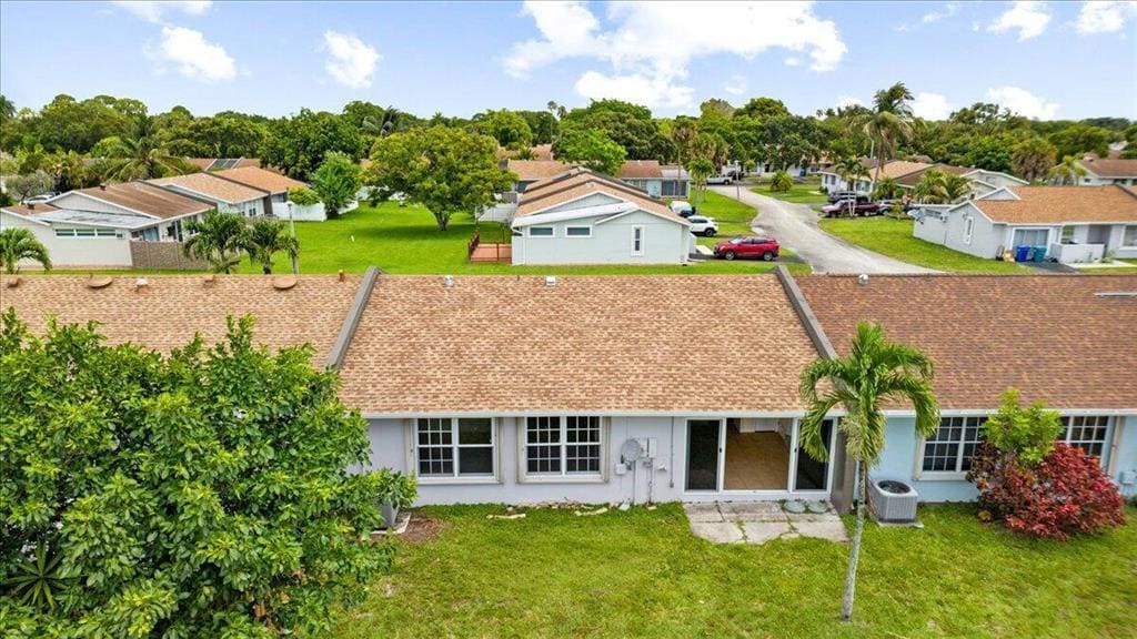 Building Photo - 5540 Lakewood Cir S