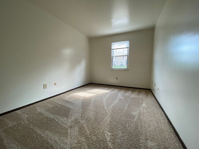 Building Photo - Wonderful 2BR at The Bellwood Manor!  Central A/C & MORE! - Call Today for a Tour!