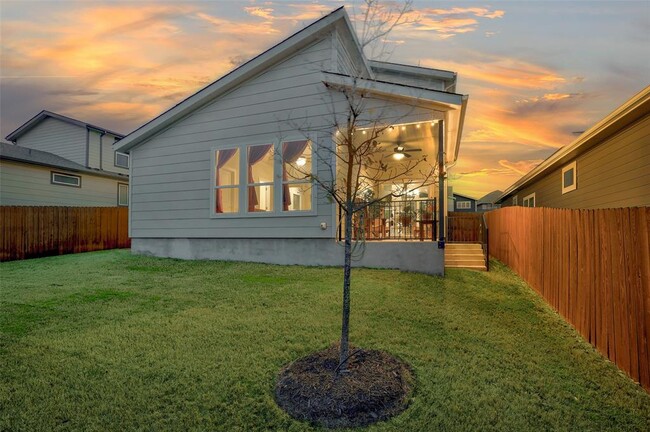 Building Photo - 9720 Evening Canopy Dr