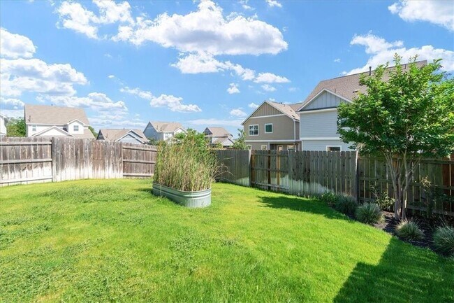 Building Photo - 105 Wind Flower Ln