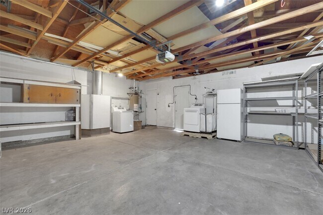 Building Photo - 932 N Major Ave